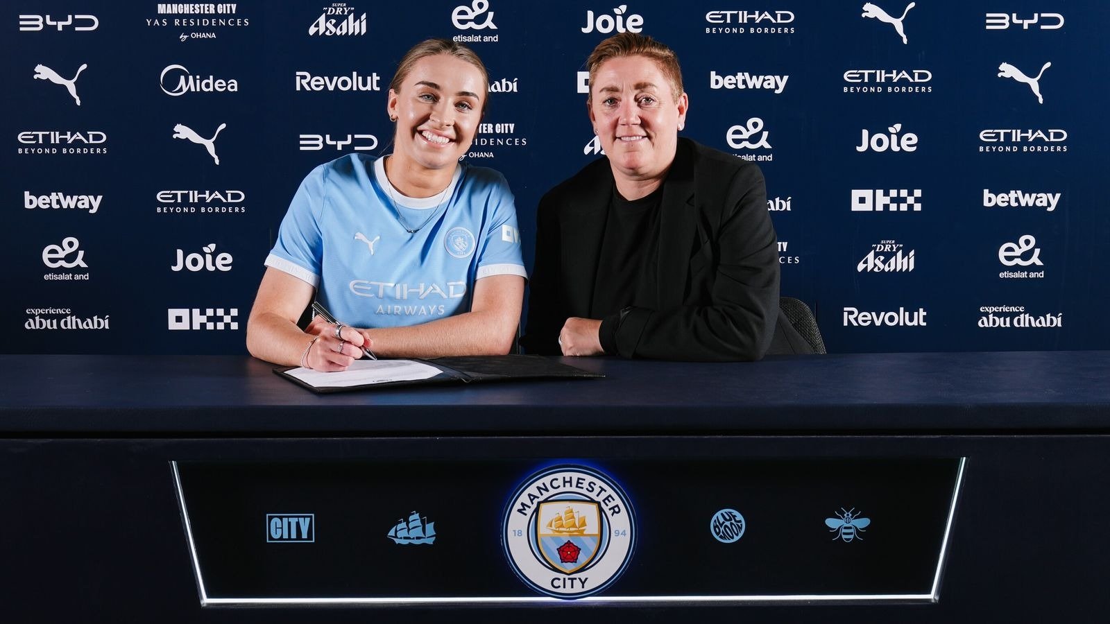 Niamh Charles Man City