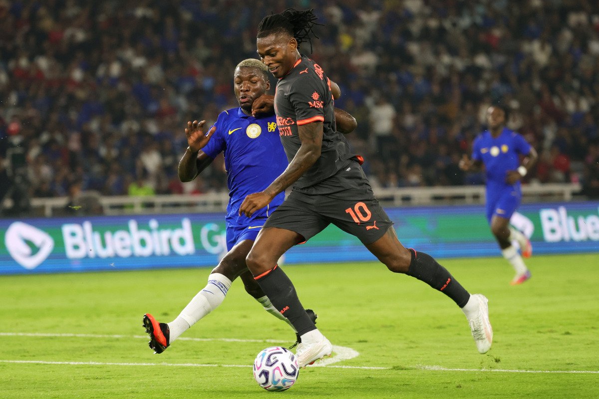 Rafael Leao Aston Villa